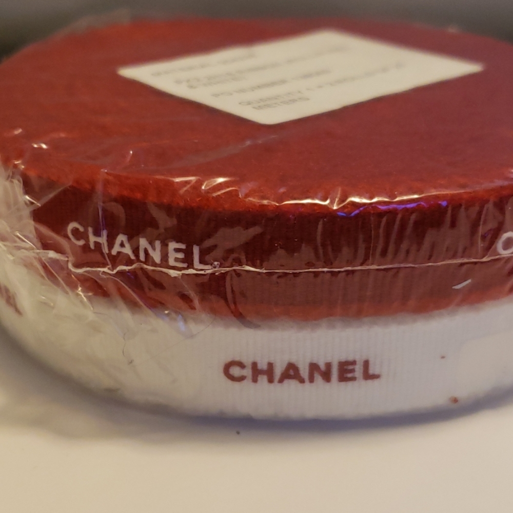 Chanel Holiday Ribbon - Picture 2 of 4